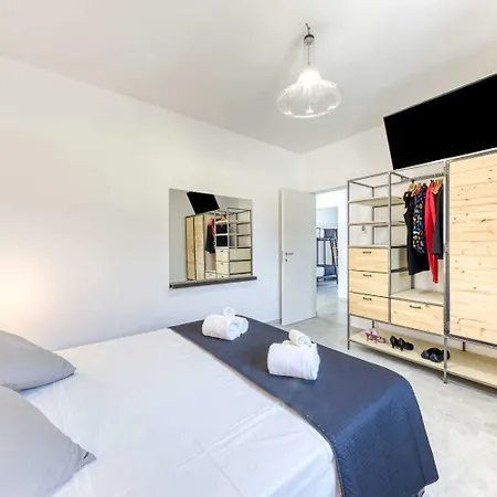 Villa Cento Ulivi By Vivimy