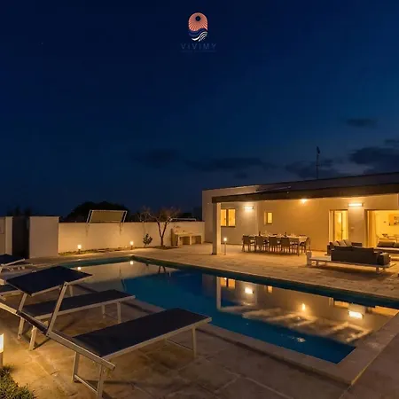 Villa Cento Ulivi By Vivimy